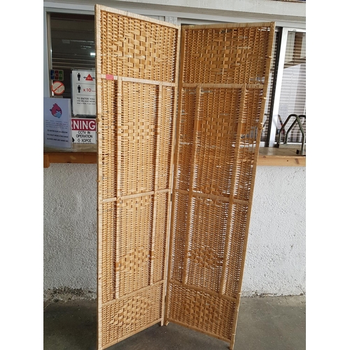 534 - Light Coloured Wicker Screen of 2-Panels (H:180cm x 45cm each), (A/F)