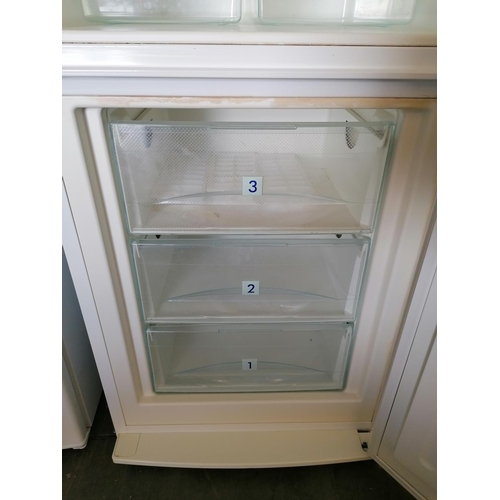 515 - Liebherr Fridge Freezer, White Colour, A+, (Model: CP4003)