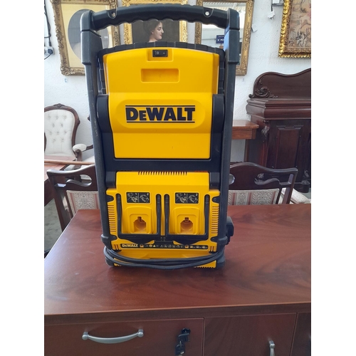 235 - Dewalt DC-022 GB Work Light / Battery Charger * Tested & Light Working *