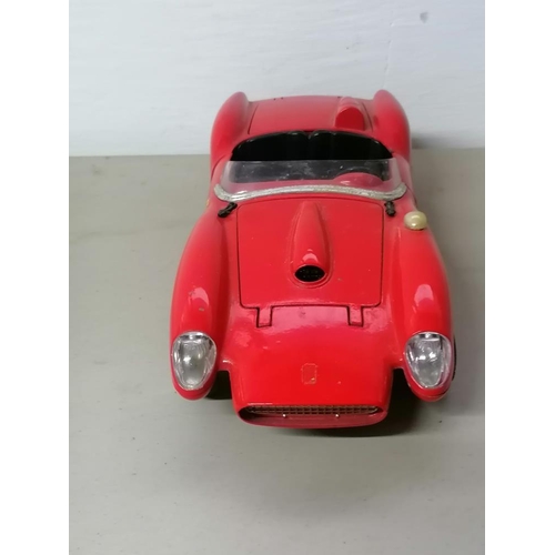 24 - Burago 1/18 Scale Diecast Model Car: Ferrari 250 Testa Rossa (1957), Made in Italy