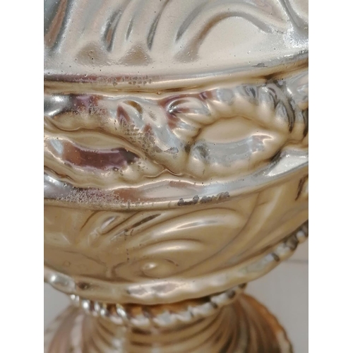 351 - 2 x Large Gold Coloured Urns (H:40.5cm x Ø21cm)