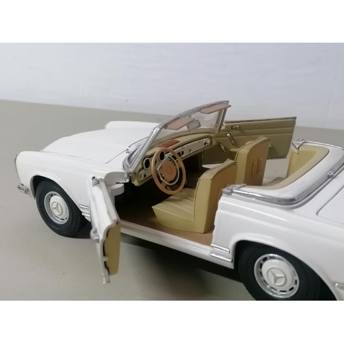 59 - Mercedes Benz 280SL Scale 1/18