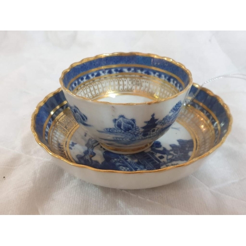 120 - Antique Chinoiseries Porcelain Tea Bowl and Saucer in Blue, White & Gold Willow Pattern (2), [POR751... 