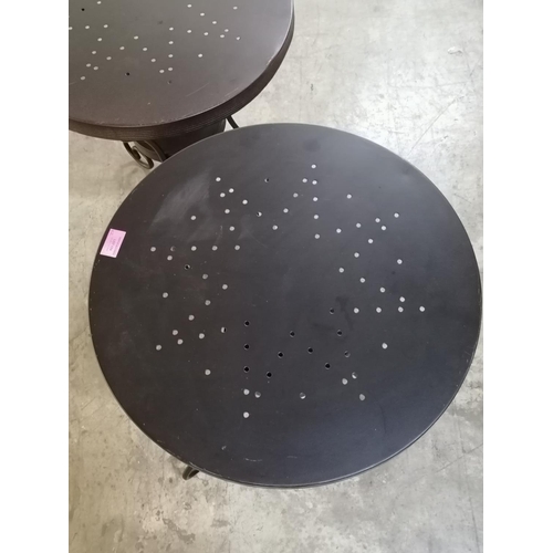 174 - Pair of Black Metal Round Side Tables with Lower Shelf and Curved Legs, (Ø: 49cm, H: 67cm), (2)