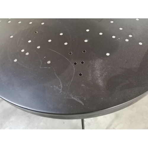 175 - Pair of Black Metal Round Side Tables with Lower Shelf and Curved Legs, (Ø: 49cm, H: 67cm), (2)