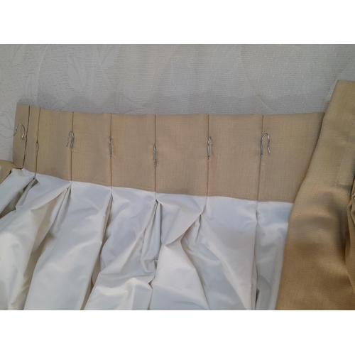 244 - 10 x Cream Coloured Net Curtains (L:250cm, Top W:95cm, Bottom W:250cm)