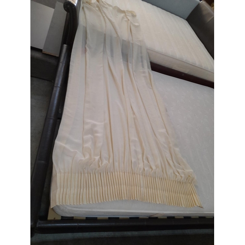 244 - 10 x Cream Coloured Net Curtains (L:250cm, Top W:95cm, Bottom W:250cm)