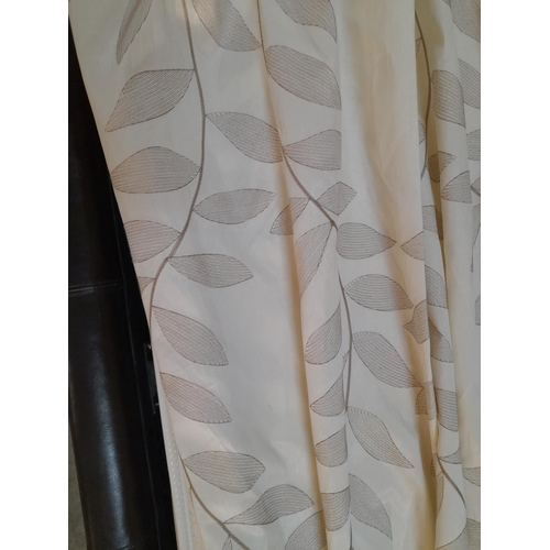 270 - 6 x Light Cream Coloured Curtains with Beige Leaf Pattern (L:225cm, Top W:100cm, Bottom W:225cm) Tog... 