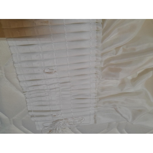 275 - 5 x Satin Pale Cream Coloured Net Curtains (L:250cm, Bottom W:250cm)