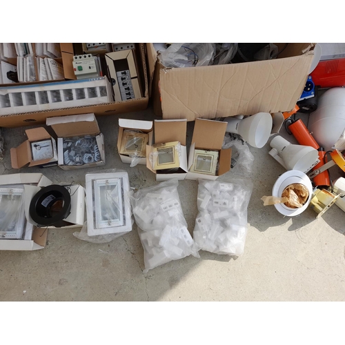 456 - Large Quantity of Assorted Electrical Items