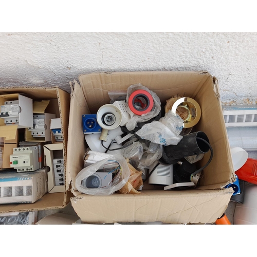 456 - Large Quantity of Assorted Electrical Items