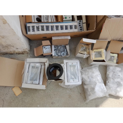 456 - Large Quantity of Assorted Electrical Items