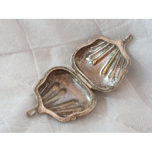 538 - Antique Metal Miniature Purse / Pill Box, Circa 1920