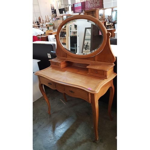 301 - Vintage Style Dressing Table with Large Oval Mirror and 3 - Drawers (2 - Small and 1 x Large) (48 x ... 