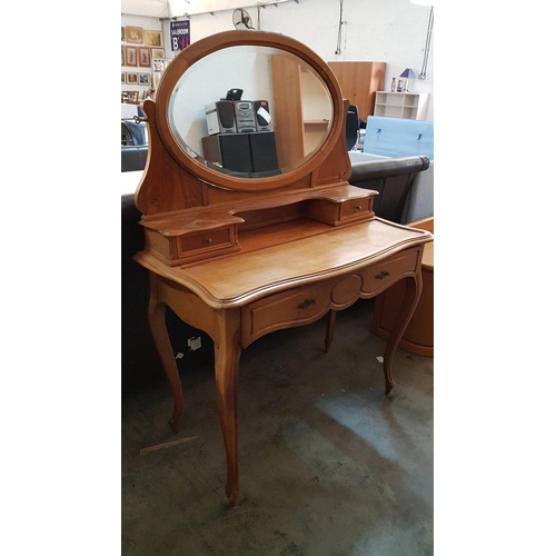 301 - Vintage Style Dressing Table with Large Oval Mirror and 3 - Drawers (2 - Small and 1 x Large) (48 x ... 