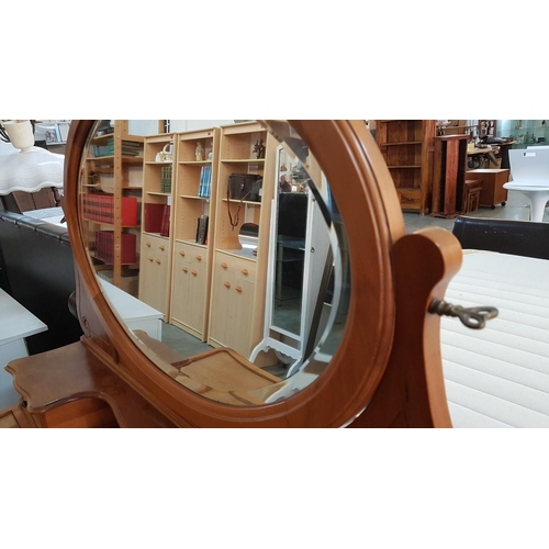 301 - Vintage Style Dressing Table with Large Oval Mirror and 3 - Drawers (2 - Small and 1 x Large) (48 x ... 