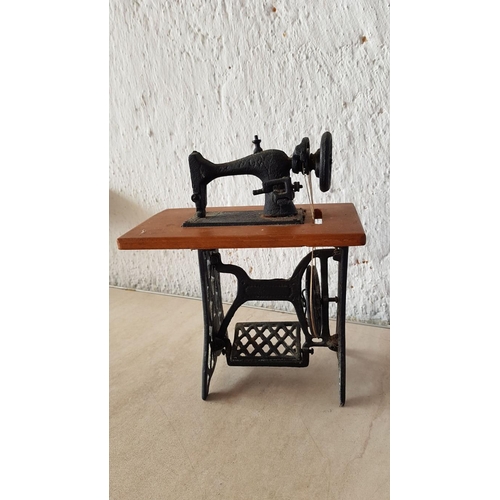 313 - Vintage Sewing Machine Mini Ornaments (Wooden / Iron) (H:24cm)