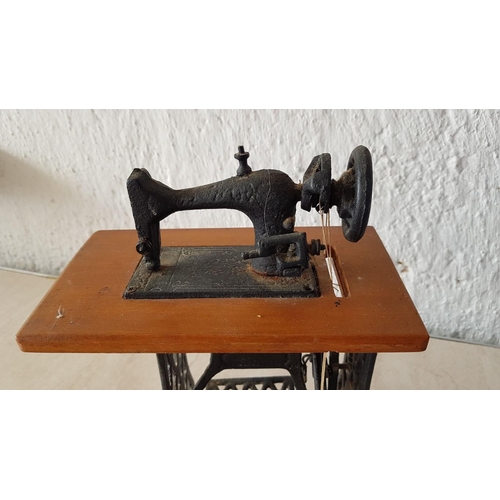 313 - Vintage Sewing Machine Mini Ornaments (Wooden / Iron) (H:24cm)