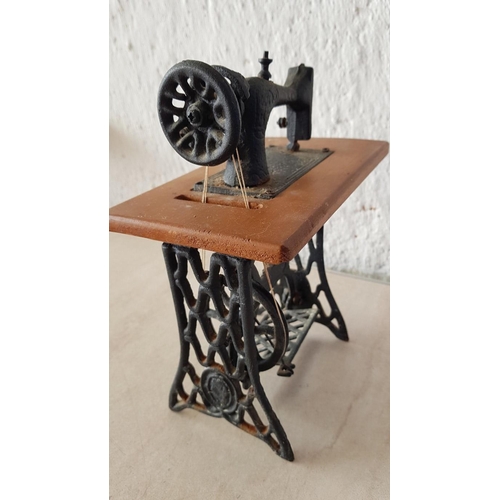 313 - Vintage Sewing Machine Mini Ornaments (Wooden / Iron) (H:24cm)