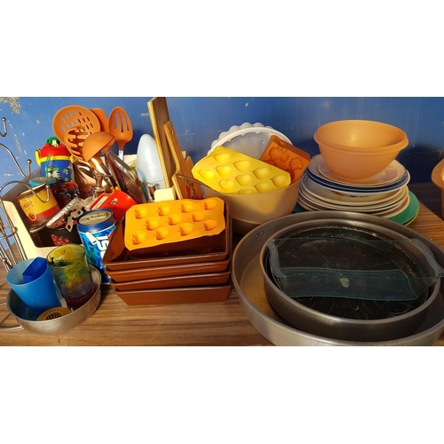 450 - Large Collection of Kitchen items; Mugs Stand, 4 x Ceramic Dishes, Assorted Plates, Asserted Kitchen... 