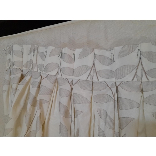 270 - 6 x Light Cream Coloured Curtains with Beige Leaf Pattern (L:225cm, Top W:100cm, Bottom W:225cm) Tog... 