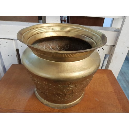 587 - Floral Pattern Vintage Style Large Brass Plant Pot (H:32.5 x Ø34cm)