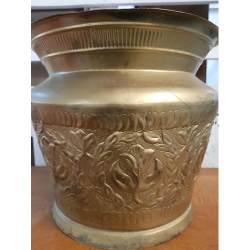 587 - Floral Pattern Vintage Style Large Brass Plant Pot (H:32.5 x Ø34cm)