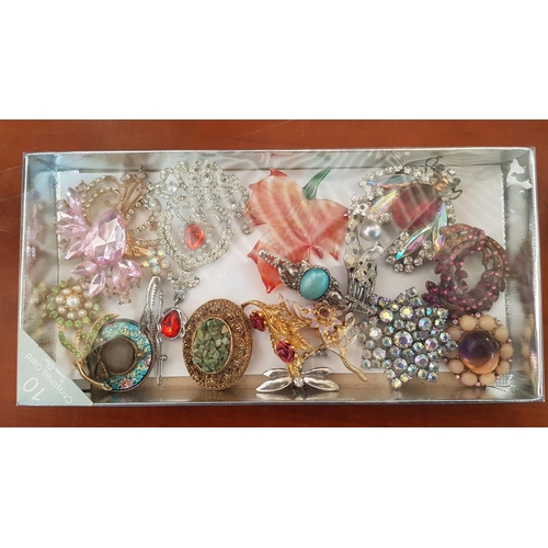 422 - Collection of Broaches