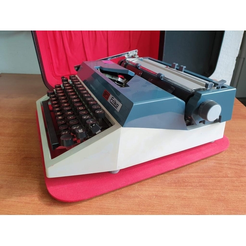 455 - Vintage Erika Portable Typewriter (Mod. 40), Made in Germany