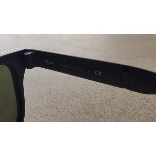 80 - Ray Ban Folding Wayfarer Sunglasses RB4105 6022/30 with Original Case