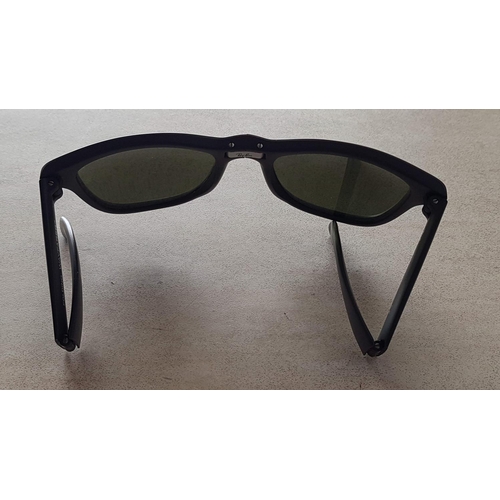 80 - Ray Ban Folding Wayfarer Sunglasses RB4105 6022/30 with Original Case