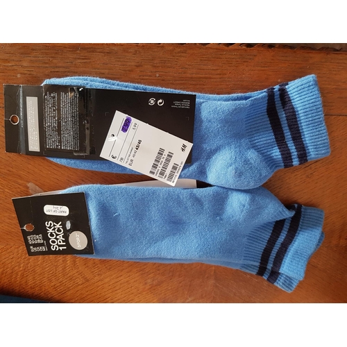 445 - 5 x Pair of Men's Socks (Size 43-45) (M&S, H&M, Lidl and Black Nike Cap)