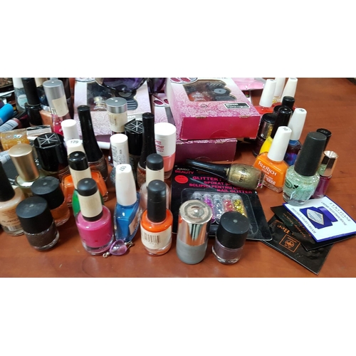 181 - Large Collection of Beauty Accessories