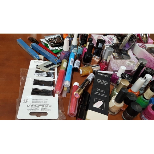 181 - Large Collection of Beauty Accessories