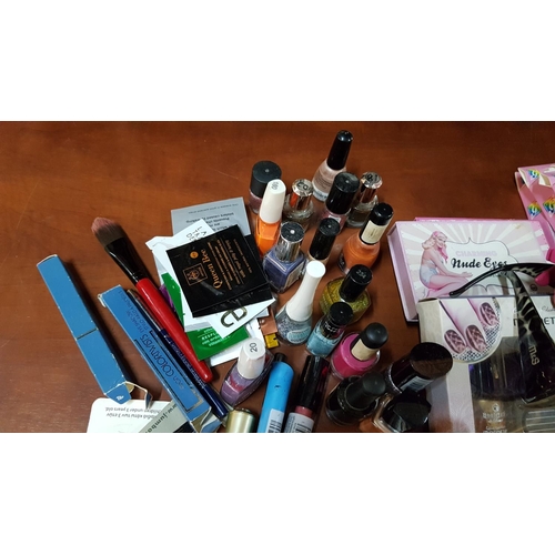 181 - Large Collection of Beauty Accessories