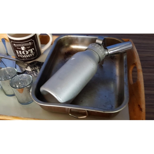554 - Assorted Kitchen Collection inc; Large Tray, Cake Slicers, Jumbo Mug and Others (x14)