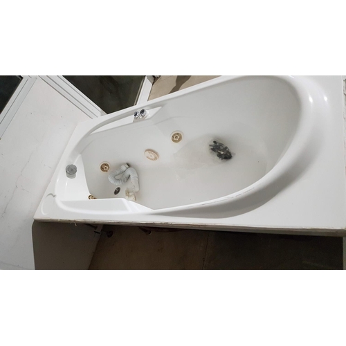 555 - Panel Enclosed Jacuzzi Bath (Un-Tested)
