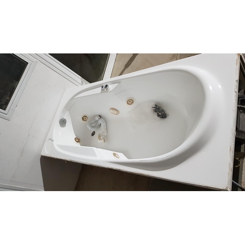555 - Panel Enclosed Jacuzzi Bath (Un-Tested)