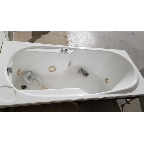 555 - Panel Enclosed Jacuzzi Bath (Un-Tested)