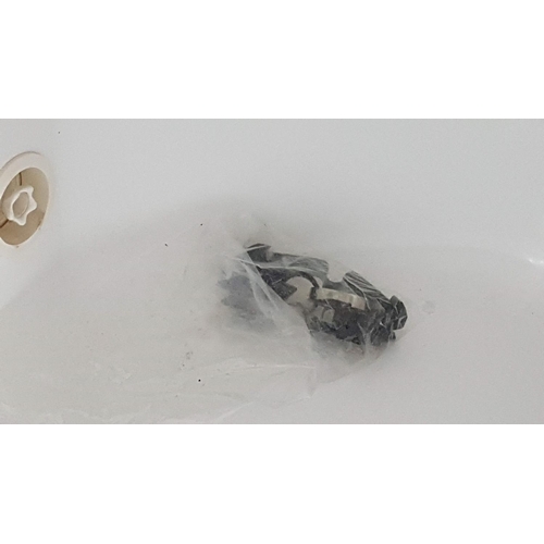 555 - Panel Enclosed Jacuzzi Bath (Un-Tested)