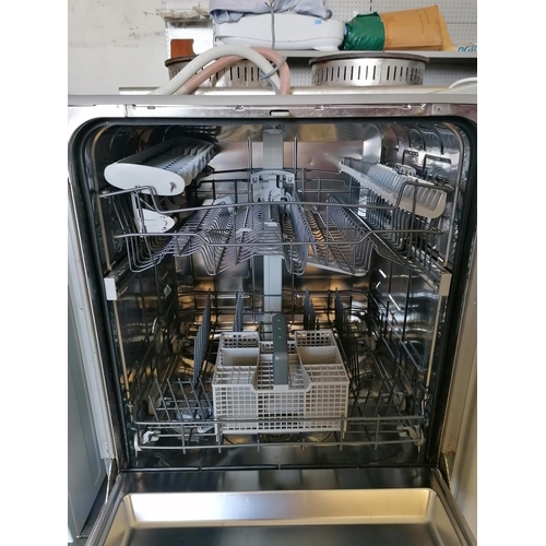 736 - Whirlpool Dishwasher (Integrated) with Silver and White Fronted Door