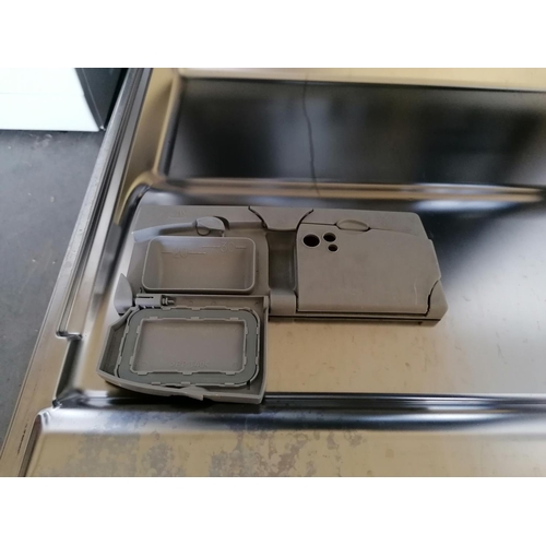 736 - Whirlpool Dishwasher (Integrated) with Silver and White Fronted Door