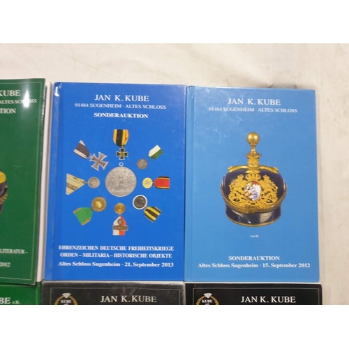 752 - Collection of 11 x 