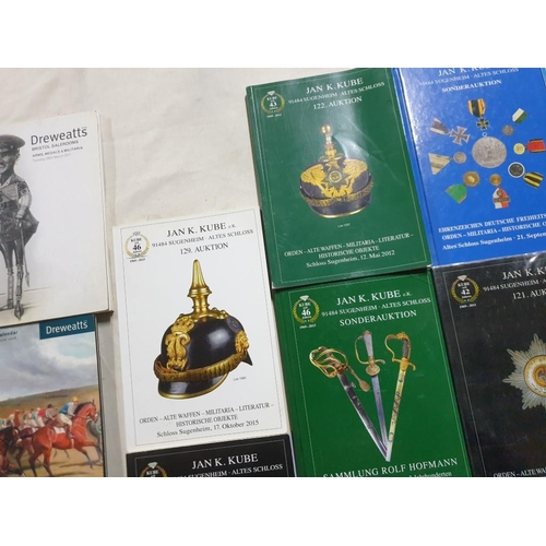 752 - Collection of 11 x 