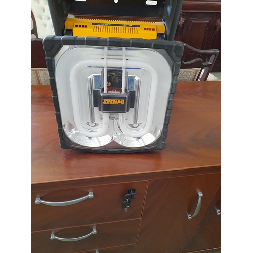 764 - Dewalt DC-022 GB Work Light / Battery Charger * Tested & Light Working *