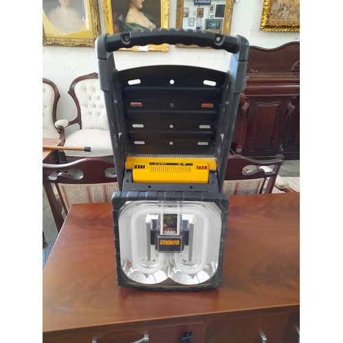 764 - Dewalt DC-022 GB Work Light / Battery Charger * Tested & Light Working *