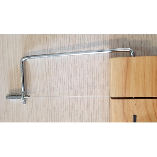 562 - Cheese Cutting & Slicing Board Set