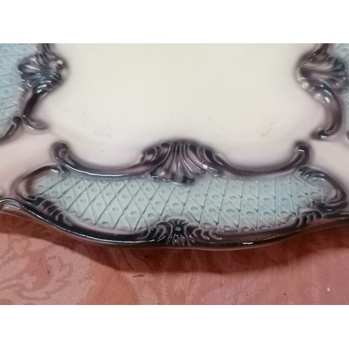 702 - Capodimonte Style Urn Type Pot with Lid on Lower Plate (H:30 x 34 x 19cm)