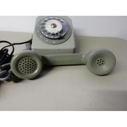711 - Vintage Telephone