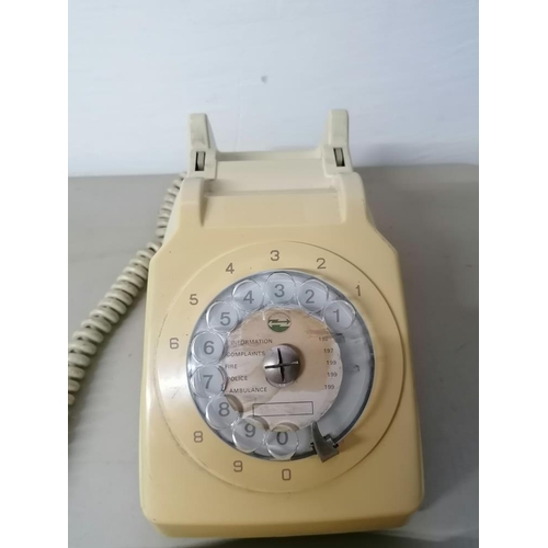 712 - Vintage Telephone